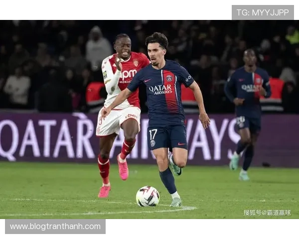 巴黎圣日耳曼继续统治法甲赛场，状态回暖迎战劲敌展现冠军风范