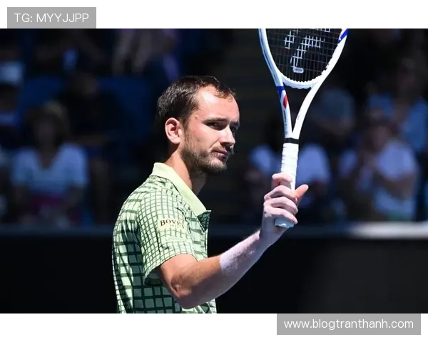 足球巨星近期状态回暖，表现稳健备受期待