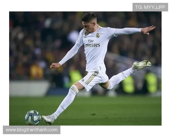 巴尔韦德双脚能力解析：均衡技术展现全面中场实力