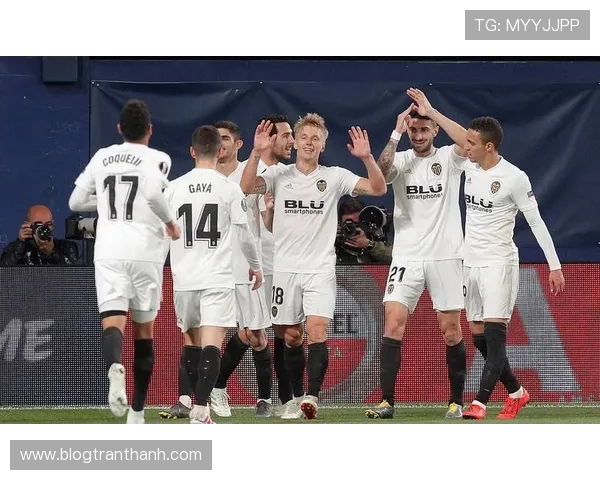 瓦伦西亚财政危机长期影响显现,球队阵容稳定性面临考验,赛季走势或受制约 瓦伦西亚财政危机长期影响显现,球队阵容稳定性面临考验,赛季走势或受制约