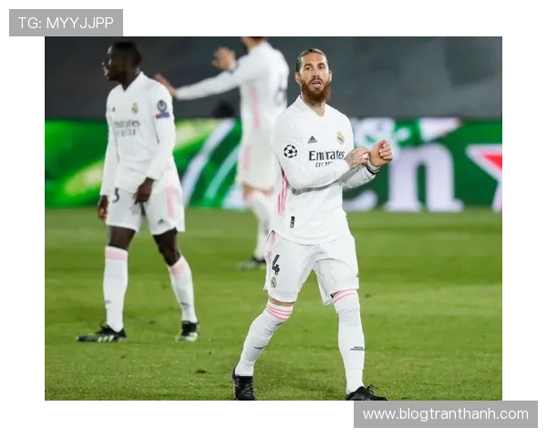 拉莫斯右后卫转顶级中卫的转型轨迹解析 拉莫斯右后卫转顶级中卫的转型轨迹解析