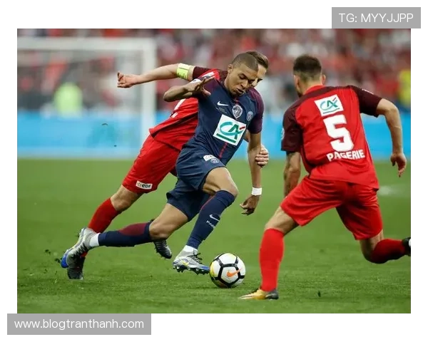 巴黎圣日耳曼没有姆巴佩的球队形态问题逐步反映，对战术结构稳定性形成考验